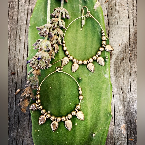 Brass gold leaf hoops - Picture 1 of 1